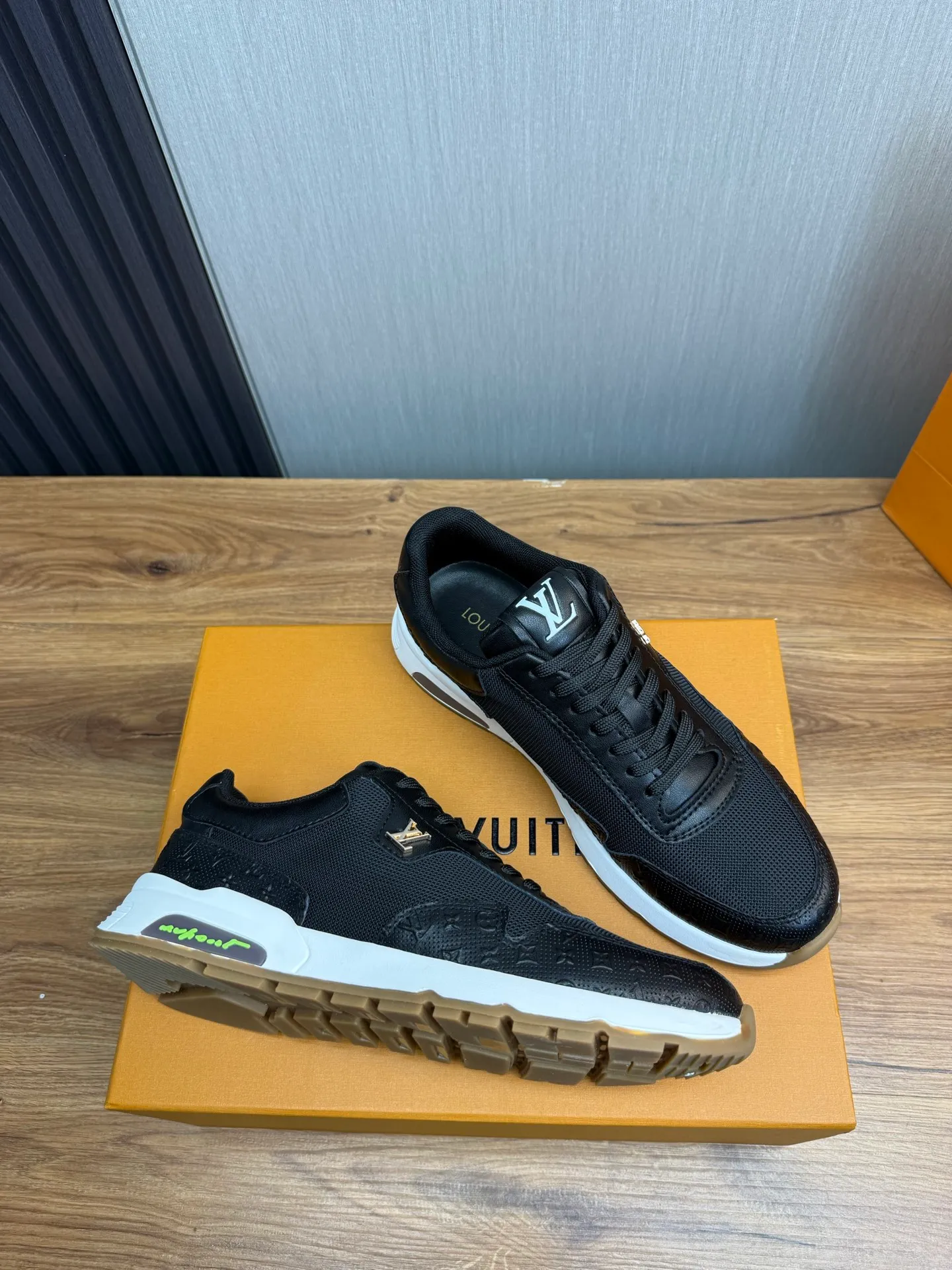 Men's shoes 💰460💰 LOUIS VUITTON [Luden Yiwei] Brand new trendy Lv is on the market 🎁, casual and fashionable men's shoes 👟 Original version shipped 1:1✅ The upper is made of imported brand leather + sheepskin lining, the original wear-resistant rubber outsole, the version is simple and elegant, exclusive for trendy men. 38-44